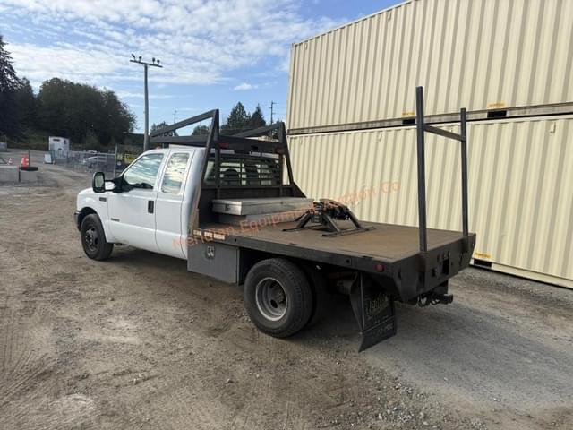 Image of Ford F-350 equipment image 3