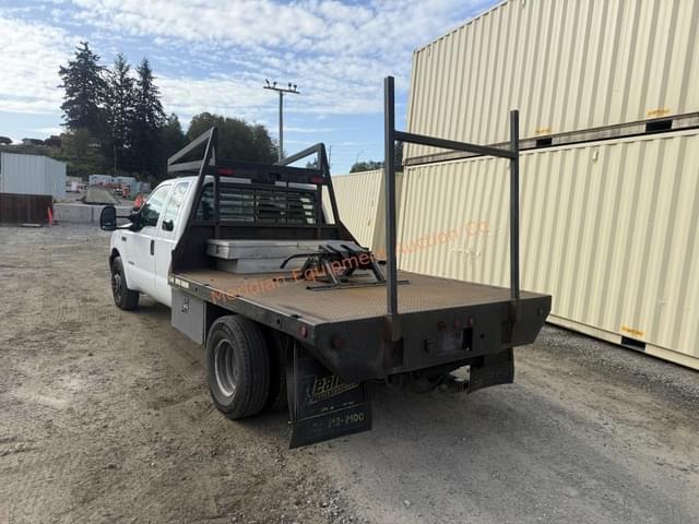 Image of Ford F-350 equipment image 4