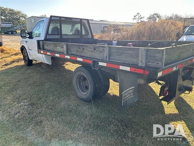 Image of Ford F-350 equipment image 2