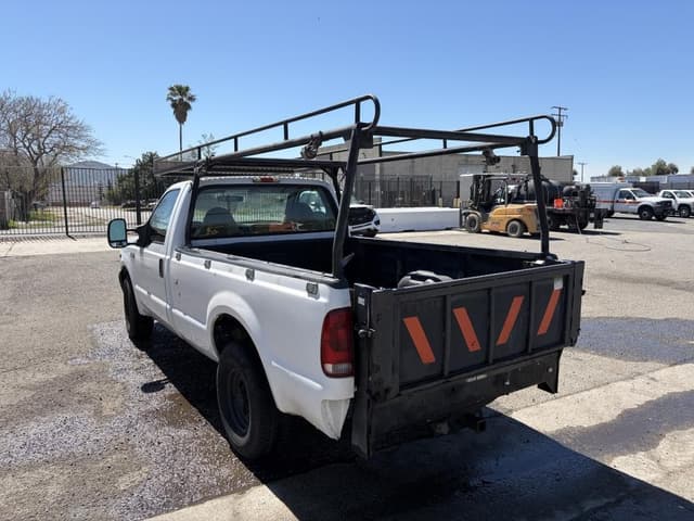 Image of Ford F-350 equipment image 3