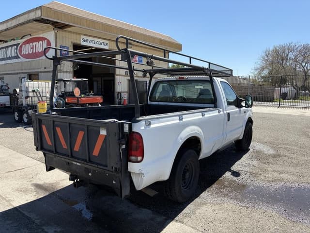 Image of Ford F-350 equipment image 2