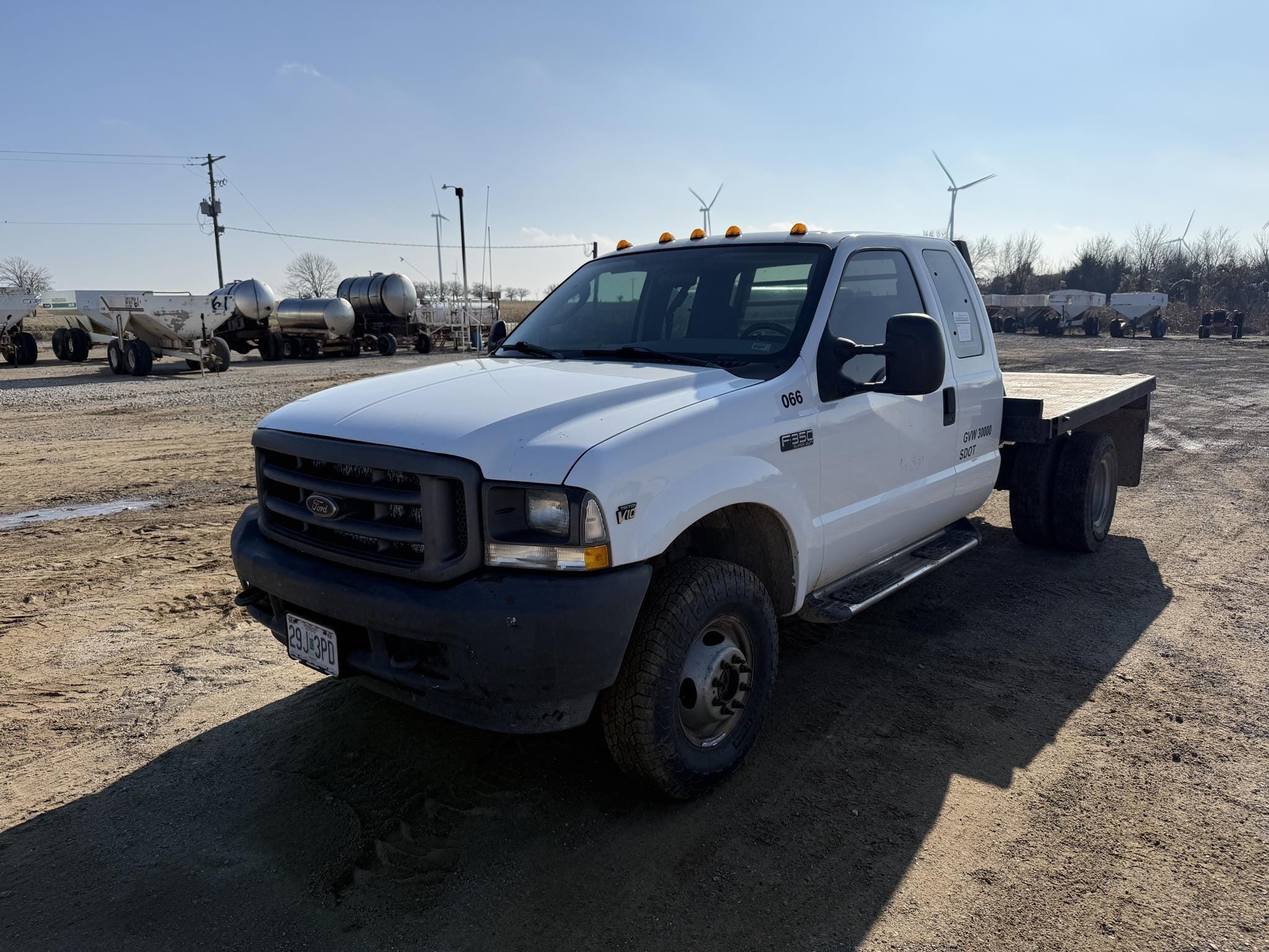 2004 Ford F-350 Equipment Image0