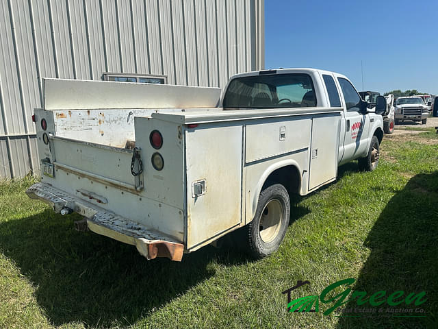 Image of Ford F-350 equipment image 1