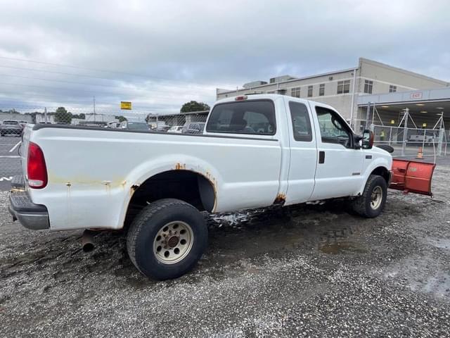 Image of Ford F-350 equipment image 2