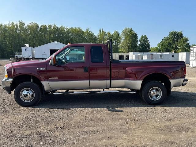 Image of Ford F-350 equipment image 2