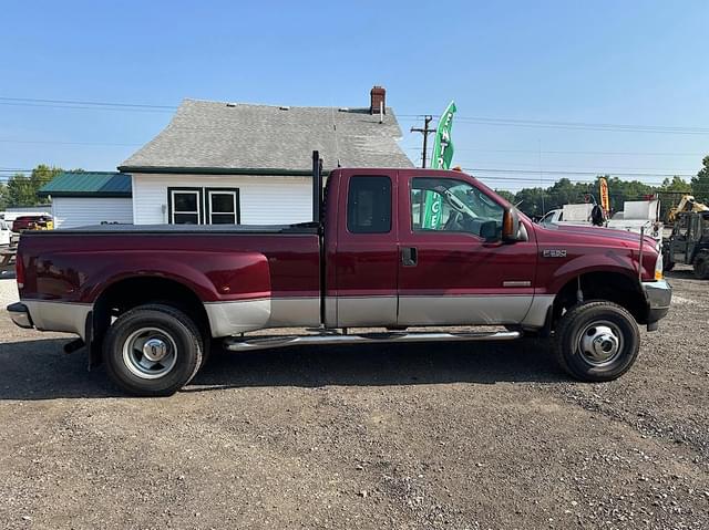 Image of Ford F-350 equipment image 1