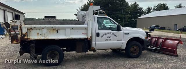 Image of Ford F-350 equipment image 3