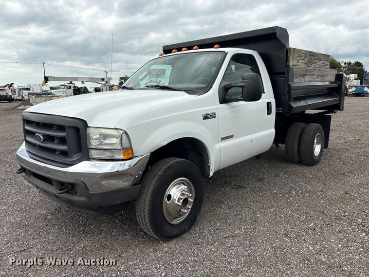 2004 Ford F-350 Equipment Image0