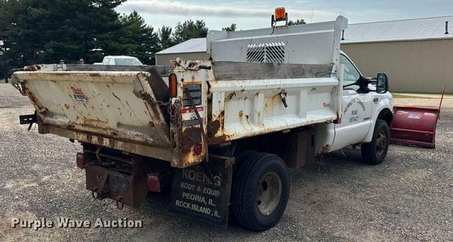 Image of Ford F-350 equipment image 4