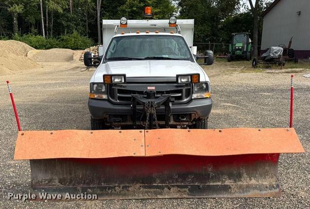 Image of Ford F-350 equipment image 1