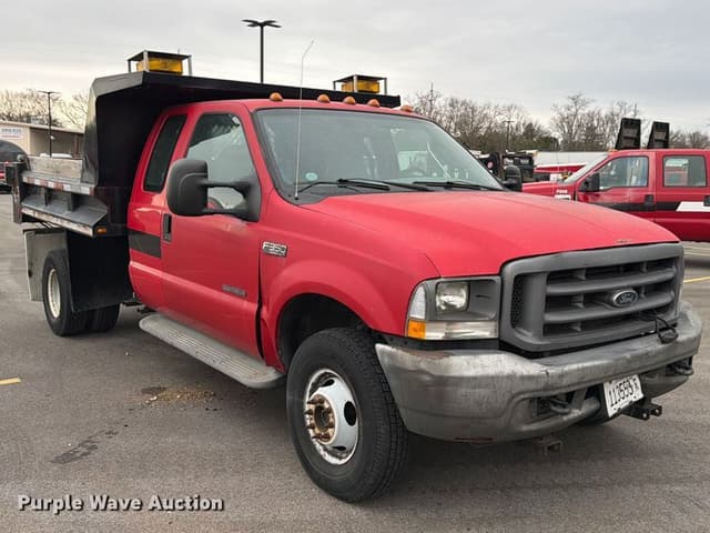 Image of Ford F-350 equipment image 2