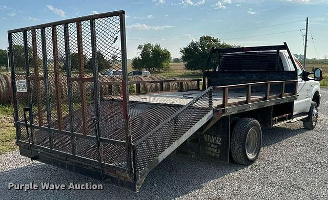 Image of Ford F-350 equipment image 4