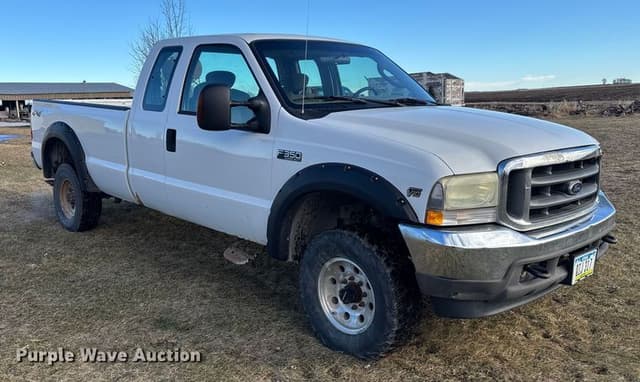 Image of Ford F-350 equipment image 2