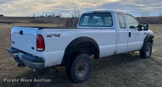 Image of Ford F-350 equipment image 4