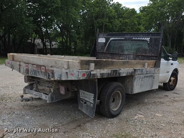 Image of Ford F-350 equipment image 4