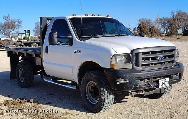 Image of Ford F-350 equipment image 2