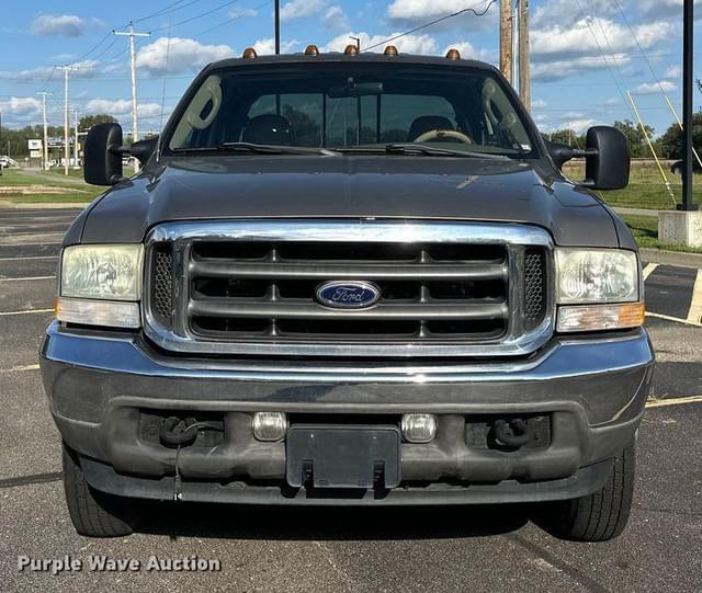 Image of Ford F-350 equipment image 1