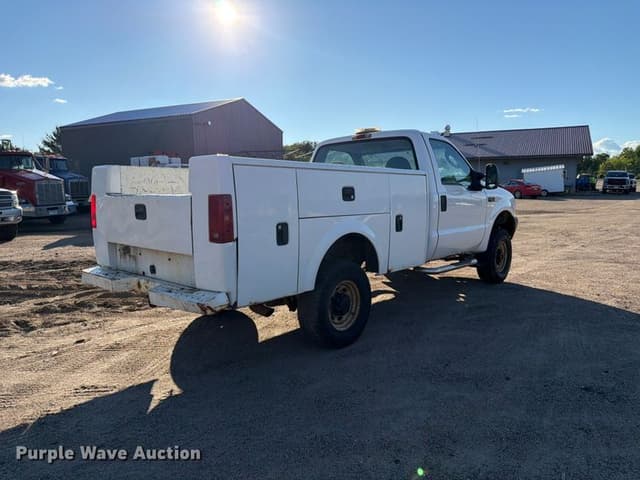 Image of Ford F-350 equipment image 4