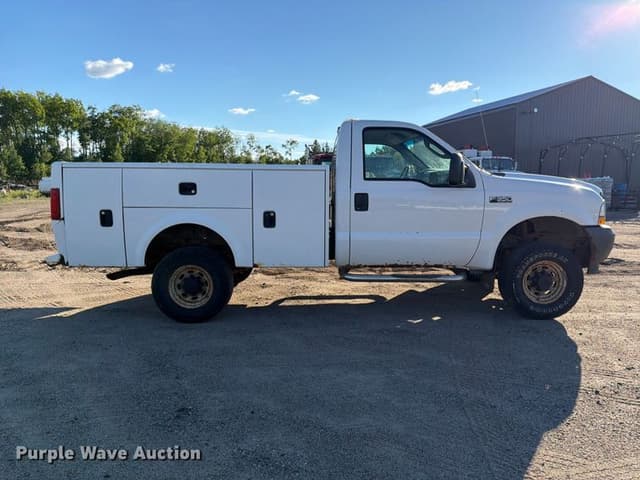Image of Ford F-350 equipment image 3