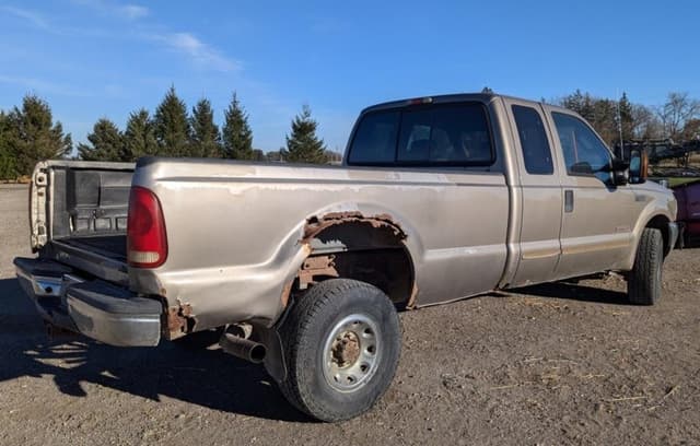 Image of Ford F-350 equipment image 4