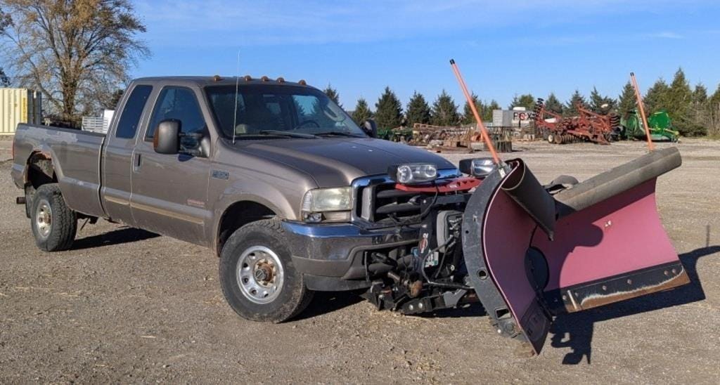 2004 Ford F-350 Equipment Image0