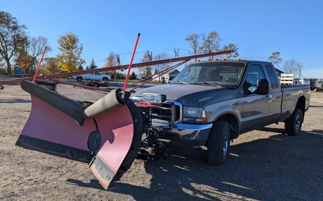Image of Ford F-350 equipment image 2