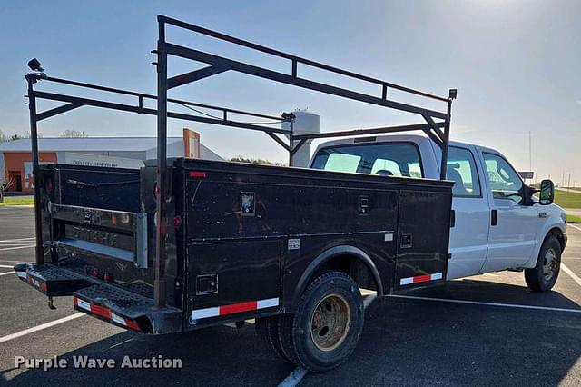 Image of Ford F-350 equipment image 4