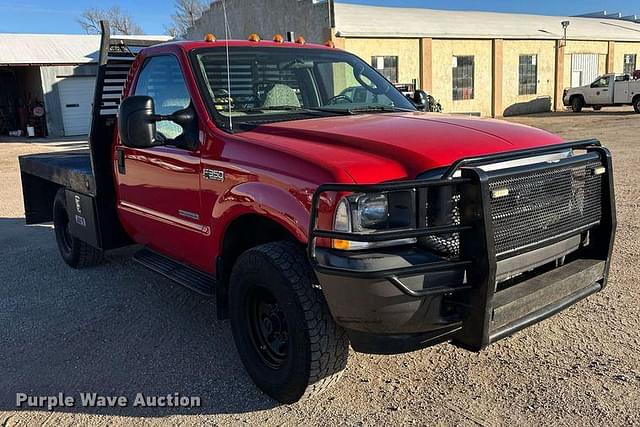 Image of Ford F-350 equipment image 2