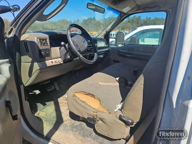 Image of Ford F-350 equipment image 4