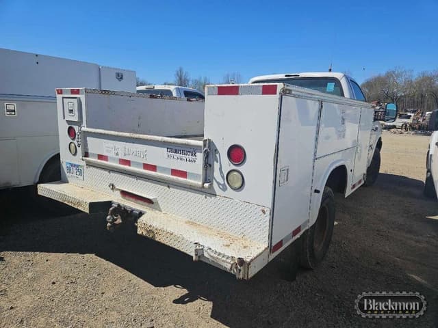 Image of Ford F-350 equipment image 2