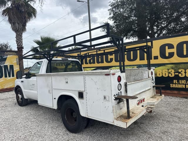 Image of Ford F-350 equipment image 1