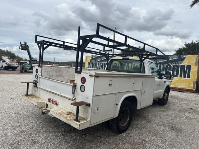 Image of Ford F-350 equipment image 2