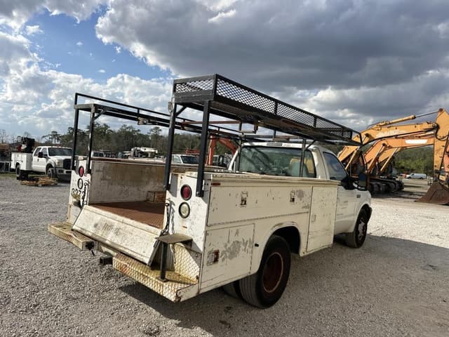 Image of Ford F-350 equipment image 2