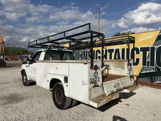 Image of Ford F-350 equipment image 1