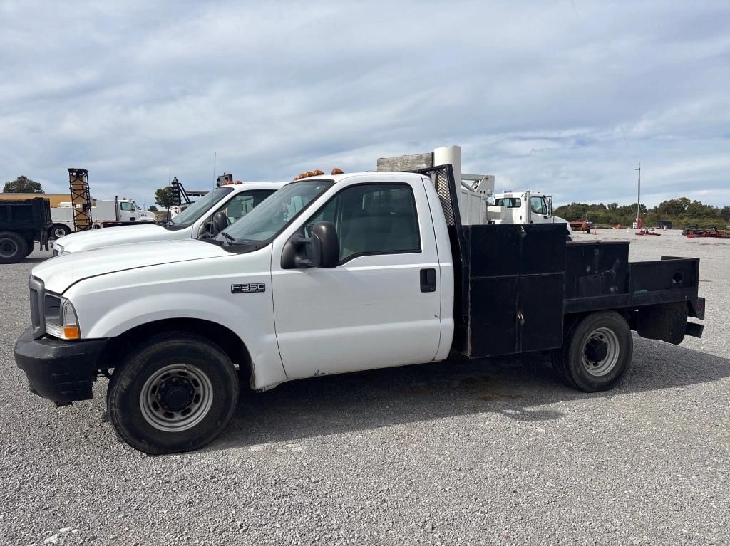 2004 Ford F-350 Equipment Image0
