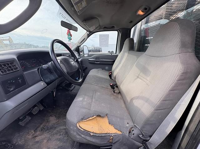 Image of Ford F-350 equipment image 3