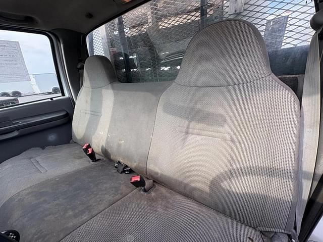 Image of Ford F-350 equipment image 1
