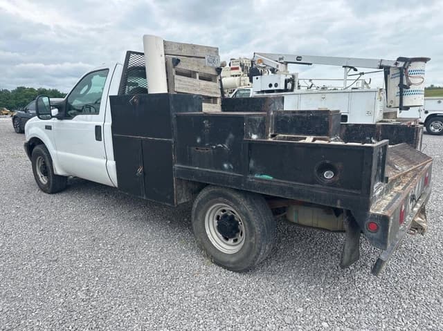 Image of Ford F-350 equipment image 3