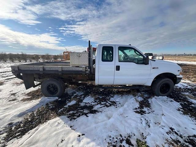 Image of Ford F-350 equipment image 3