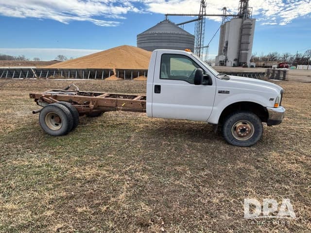 Image of Ford F-350 equipment image 2