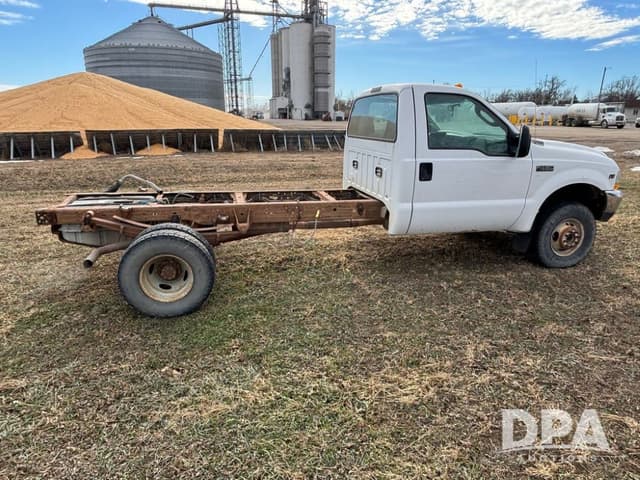 Image of Ford F-350 equipment image 3