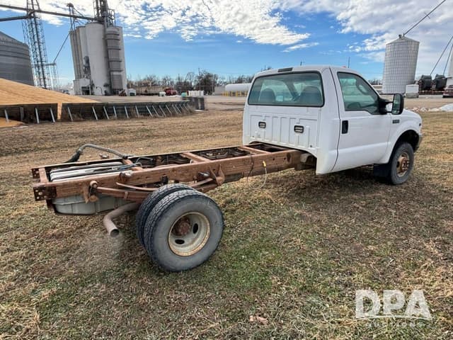 Image of Ford F-350 equipment image 4