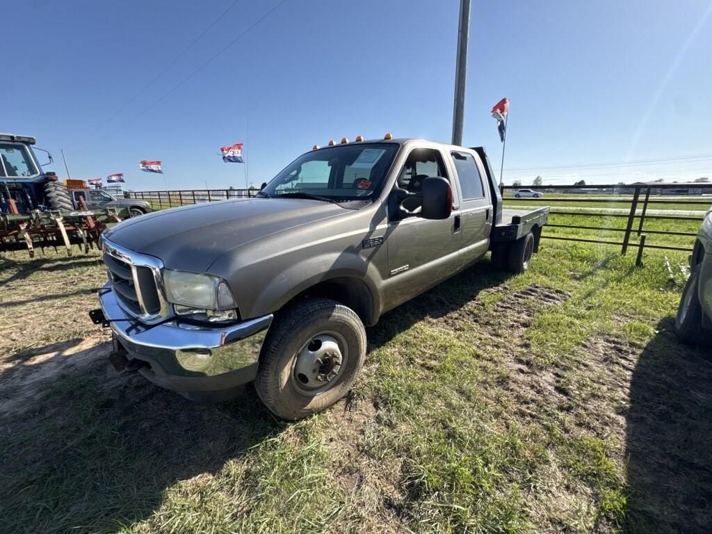 2004 Ford F-350 Equipment Image0