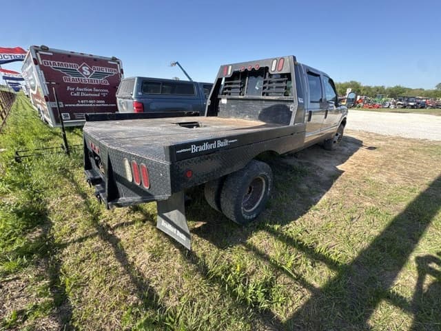 Image of Ford F-350 equipment image 3