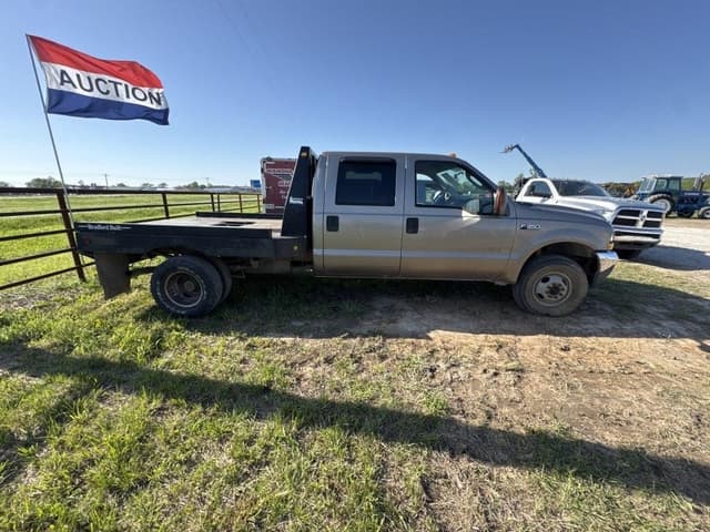 Image of Ford F-350 equipment image 4