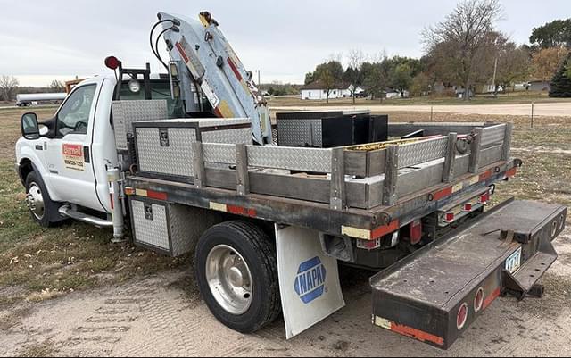 Image of Ford F-450 equipment image 4