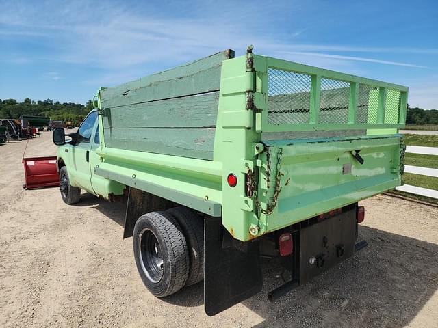 Image of Ford F-450 equipment image 2