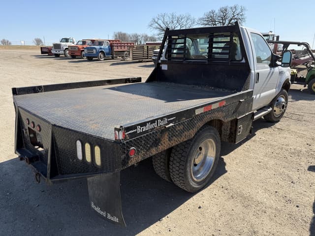 Image of Ford F-450 equipment image 2