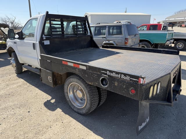 Image of Ford F-450 equipment image 3