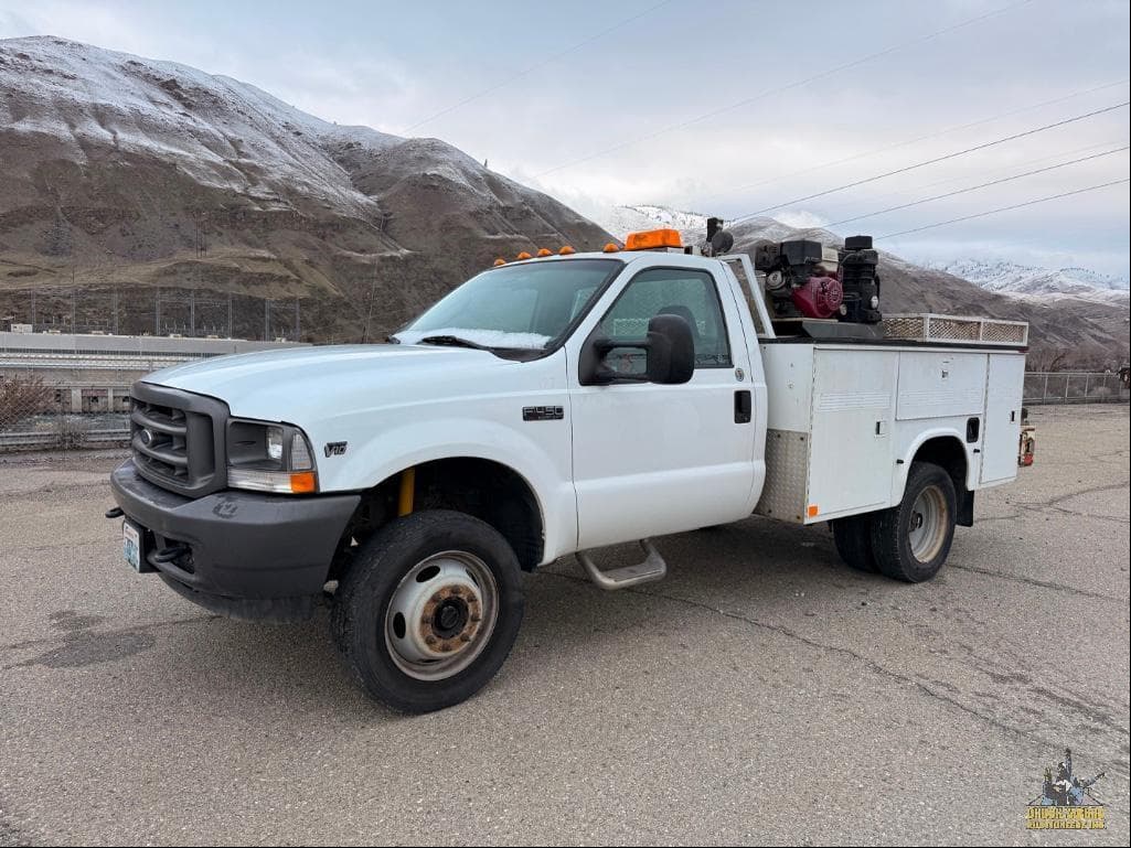 Image of Ford F-450 Primary image